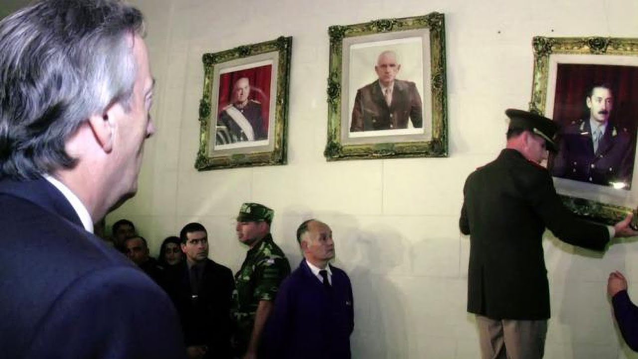 Néstor Kirchner ordenó descolgar los cuadros dictadores Jorge Rafael Videla y Reynaldo Bignone