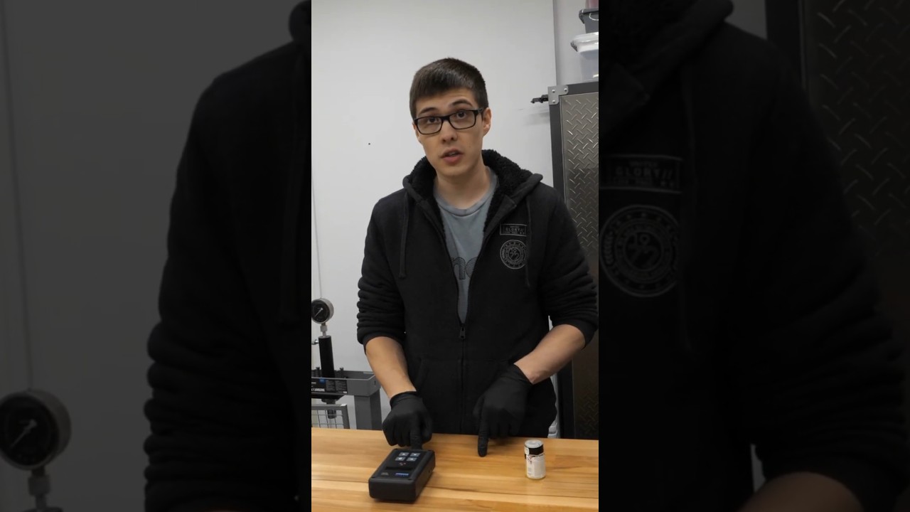 Geiger counter vs uranium glass