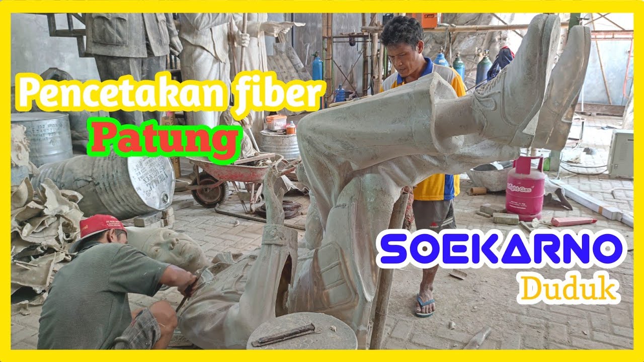 proses cetak Fiber patung bung Karno duduk