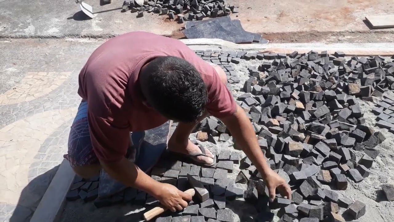 como colocar pedra portuguesa na calçada de forma correta
