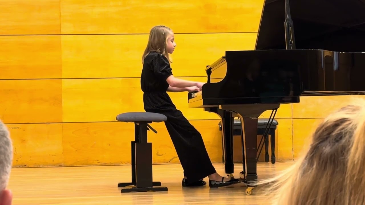 A. Khachaturian: Sonatina (1958). 3-er mov. Lucía Ayala Guillamón