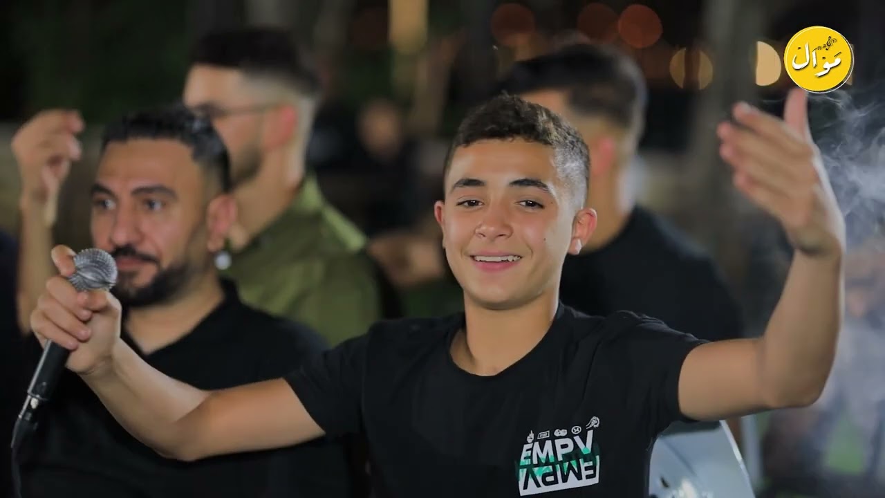 مؤمن ابو عابد و محمود كيال || بالغربه صار سنين || وراي ولاد عمامي || ما ضل بيها رقود