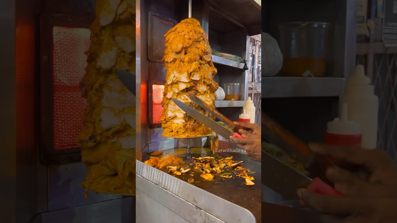 Chicken Shawarma roll || best Chicken shawarma roll in Jama Masjid for ₹70/- || Delhi #streetfood