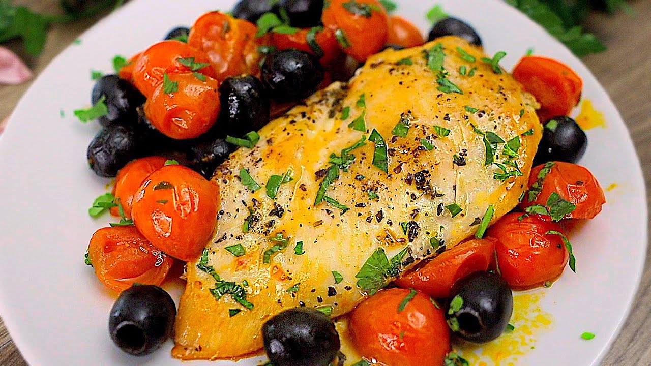 Mediterrane gebratene Hähnchenbrust. Schnelles und einfaches Hähnchenrezept