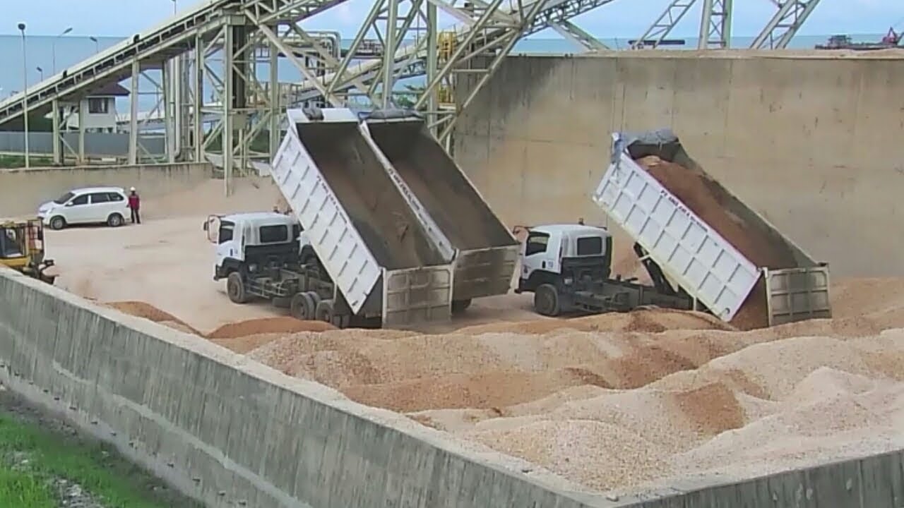 How The Process Of Shipping Limestone Using Trucks