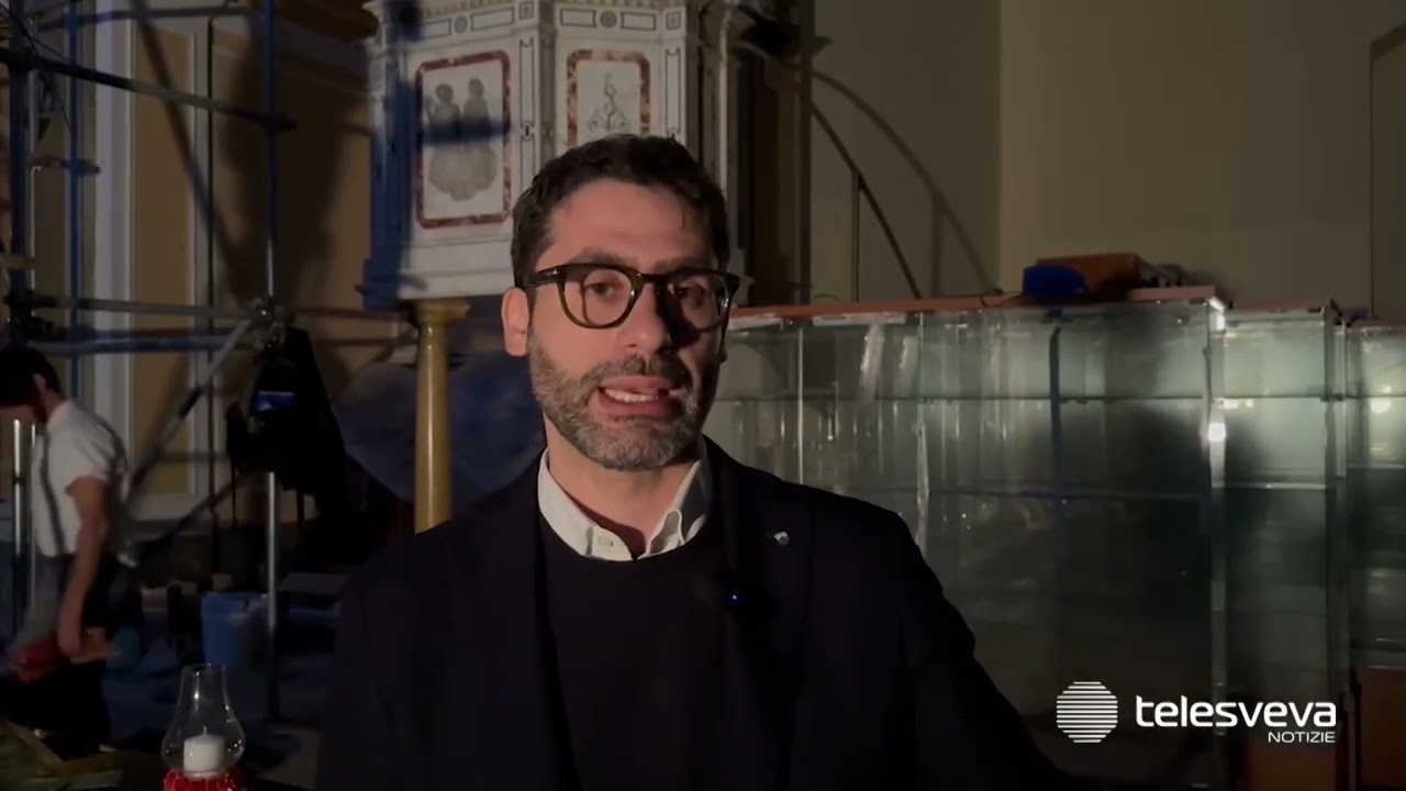 Bitonto, nel corteo del Venerdì Santo sfila il Trofeo del Legno Santo