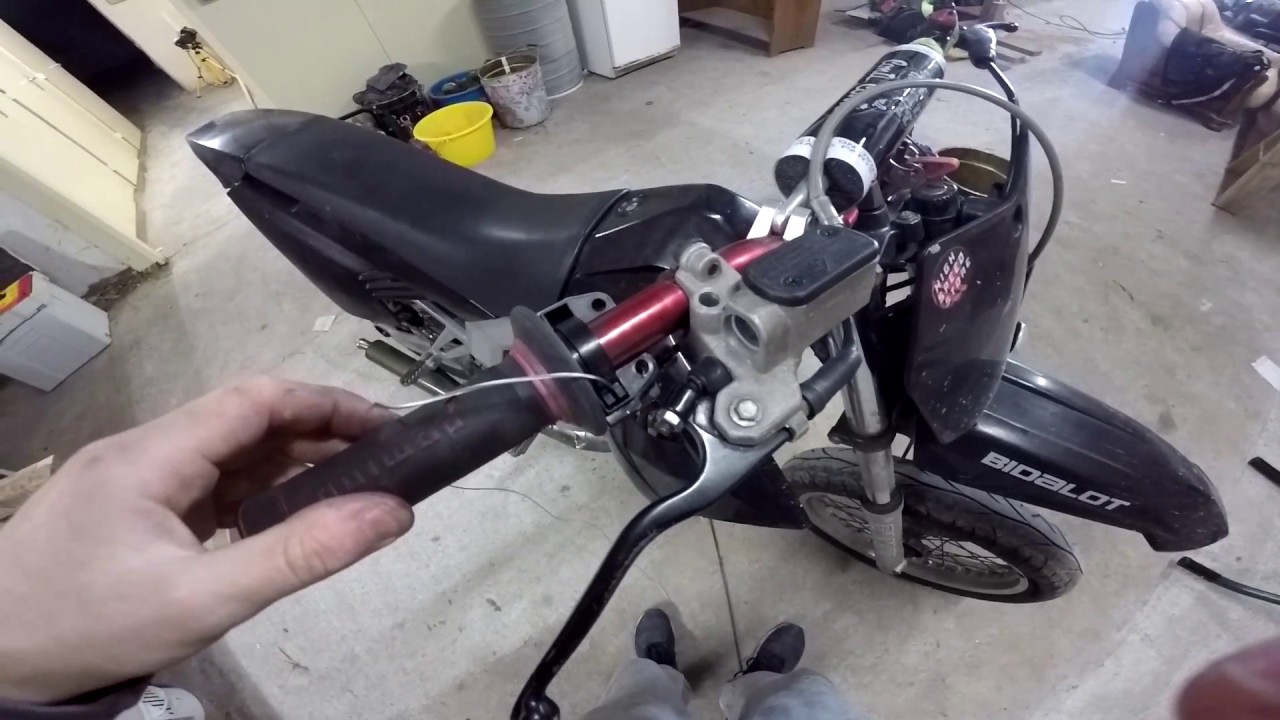 TUTO🔧2 : Changer un câble accélérateur [Derbi, AM6... ] (Débutant)