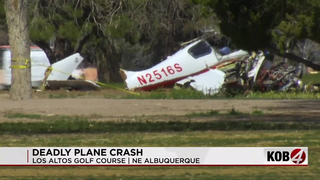 Один человек погиб в результате крушения небольшого самолета на поле для гольфа Лос-Альтос.