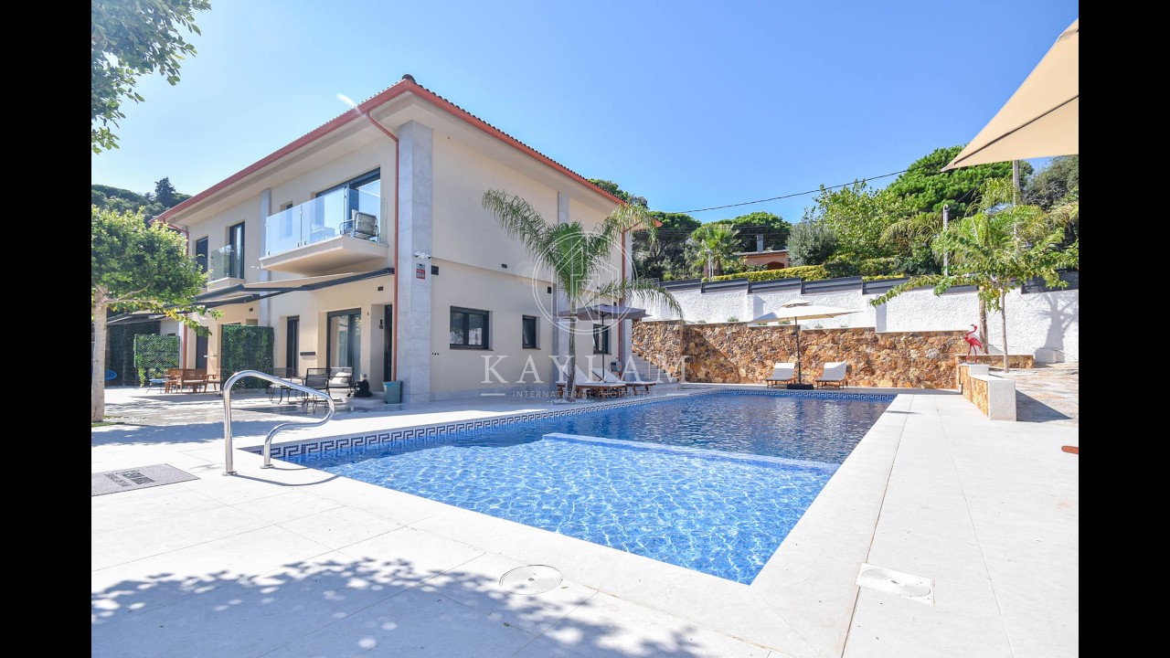 EXCEPTIONAL RENOVATED LUXURY VILLA WITH SEA VIEWS, 4 INDEPENDENT APARTMENTS, AND TOURIST LICENSE