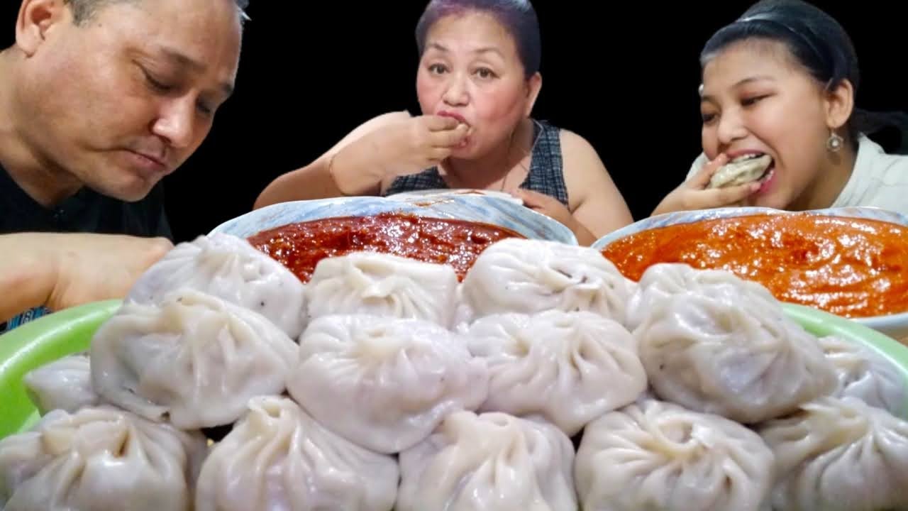 JUICY PORK MOMO 😋HOPE THAT THIS PLATE OF MOMOS NEVER END, BUT SAD TRUTH IT WILL END SOON😭😭😭