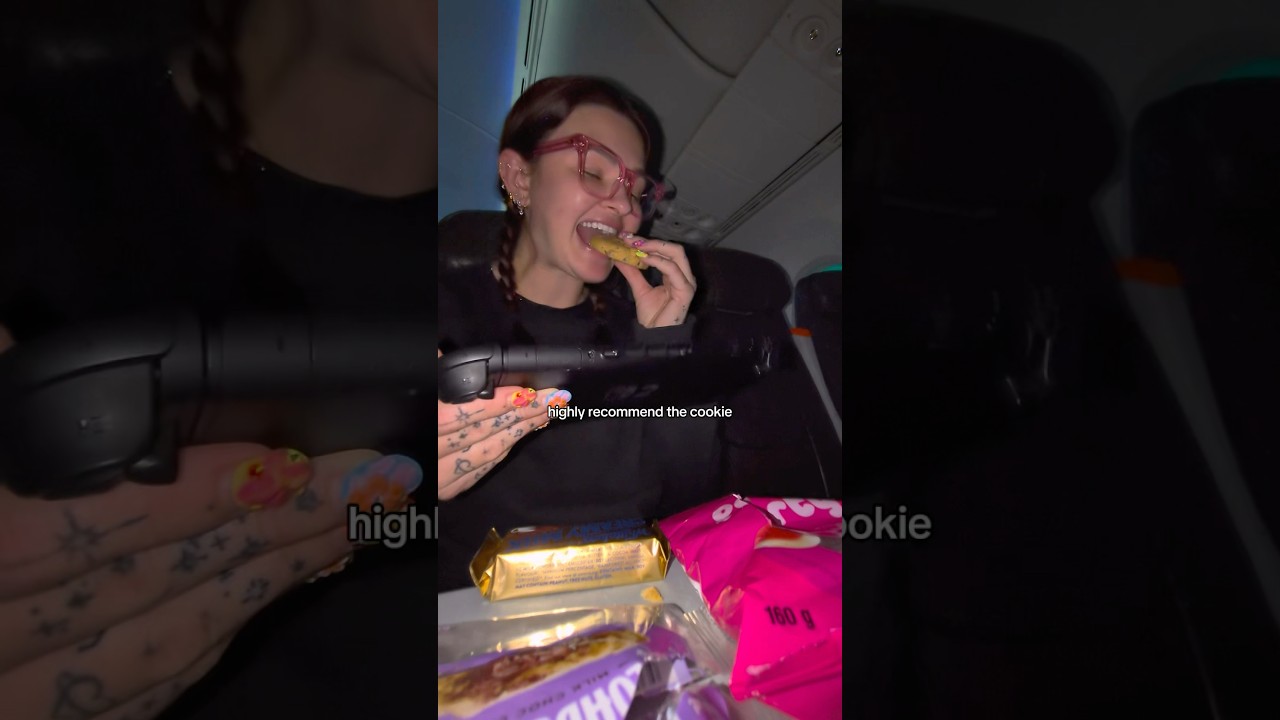 How to pass the time on a long haul flight!!! ✈️🌏 ​⁠#jetstar #jetstaraustralia @jetstarairways