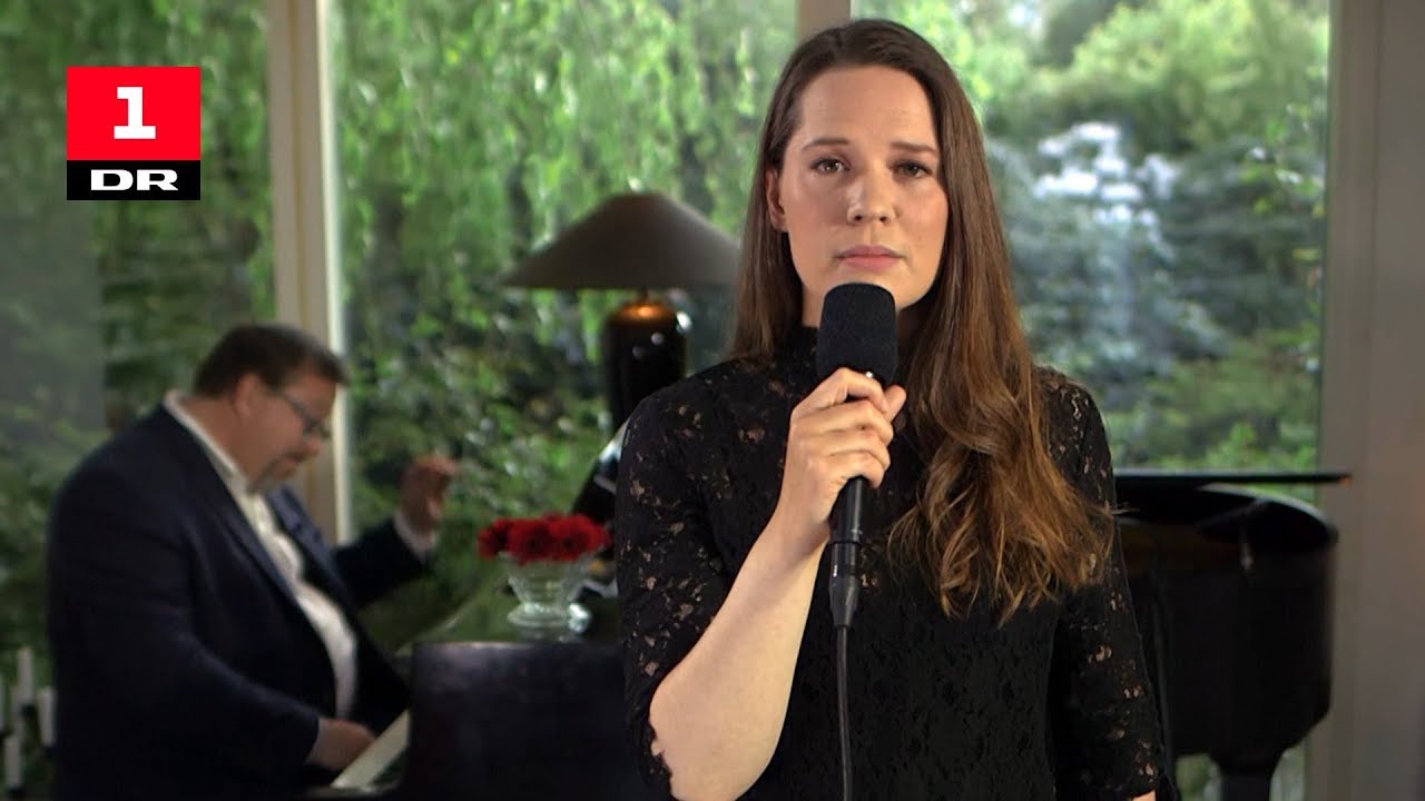 Amalie Dollerup og James Price på piano - Musens sang | Fællessang – Hver for sig | DR1