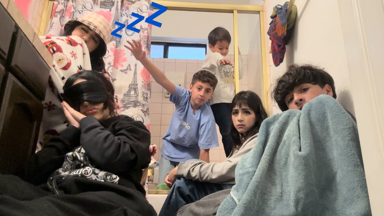 LAST TO LEAVE THE BATHROOM WINS $$ CHALLENGE!!😱