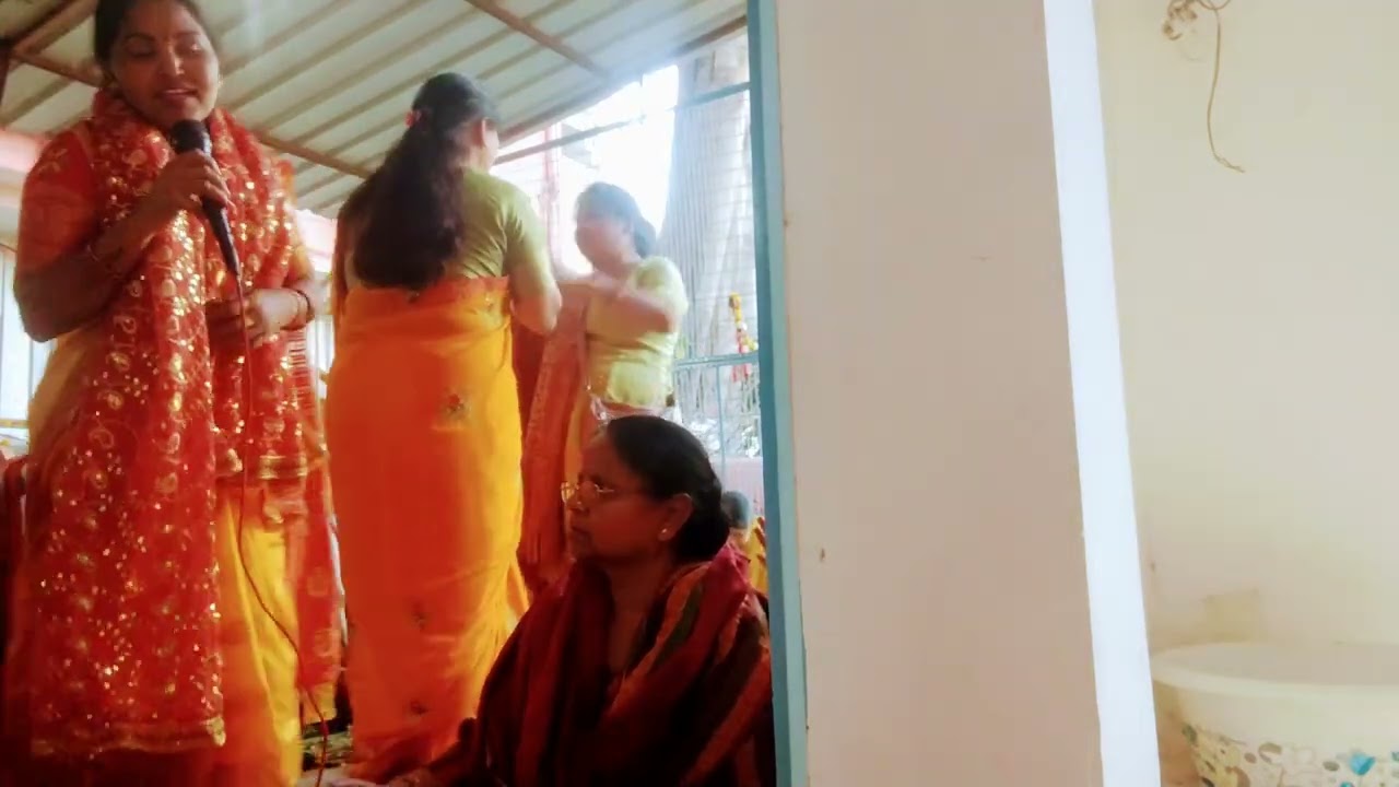मंदिर में उड़े रे गुलाल गुलाबी रंग प्यारलगे होली