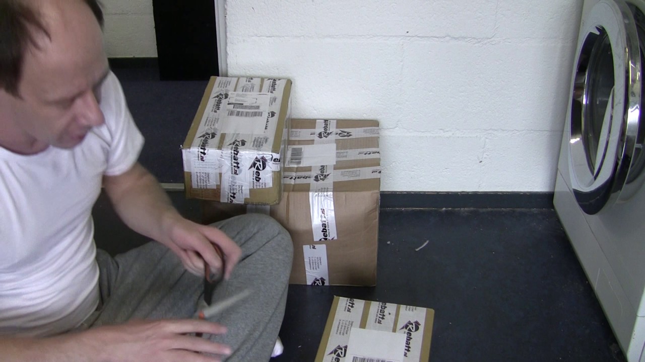 Replacing the 48 batteries of a APC Smart-UPS RT3000 (with additional external batterypacks)