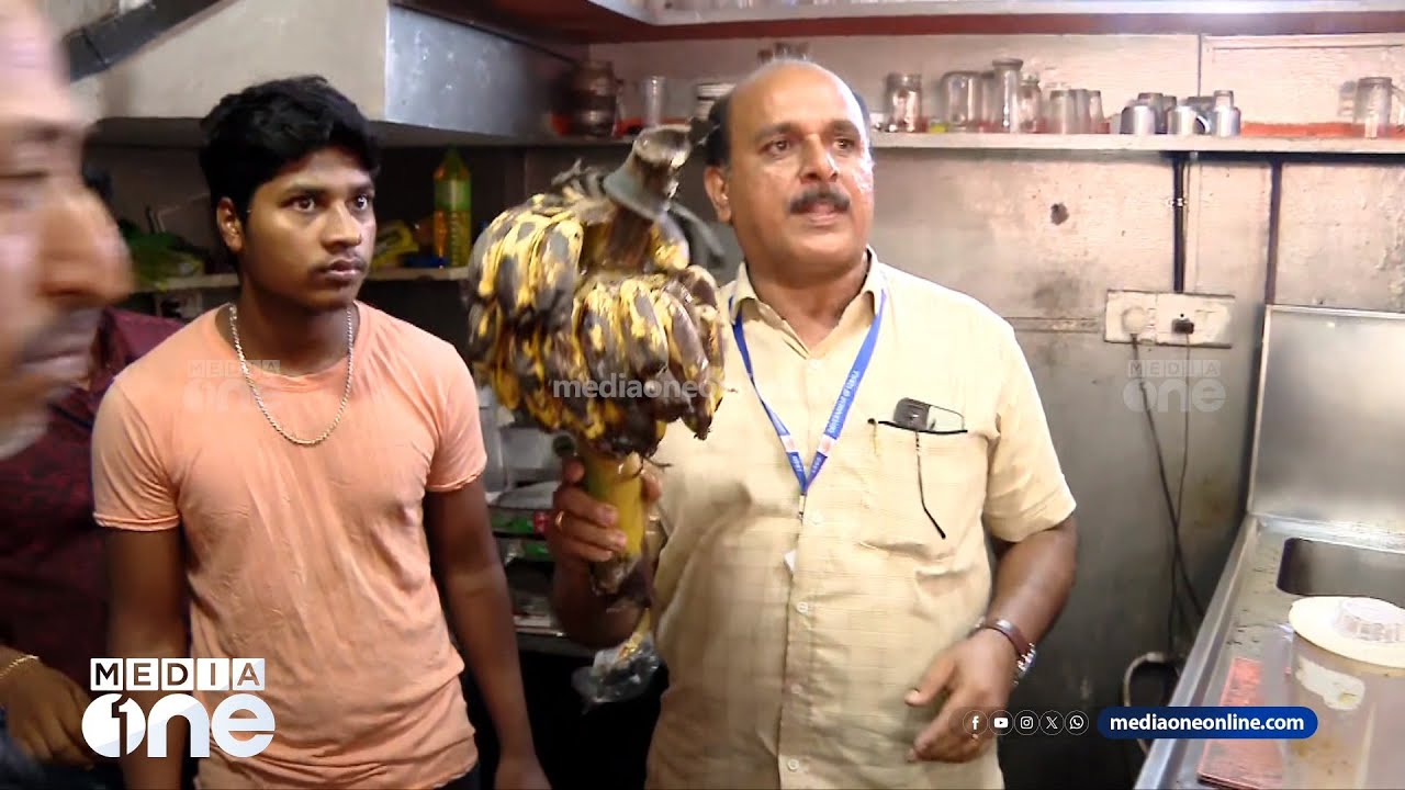 'കളയാൻ വെച്ചതാണോ ഇവിടെ കെട്ടിത്തൂക്കിയിരിക്കുന്നേ... ഷട്ടറിട്ടോ... നന്നാക്കിയിട്ട് തുറക്കാം...'
