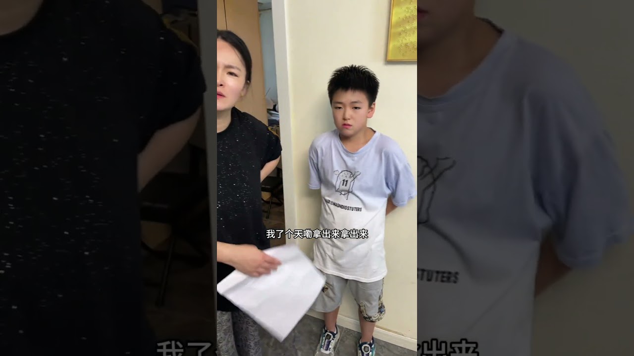 儿子居然拿假奖状忽悠妈妈，差点挨揍 