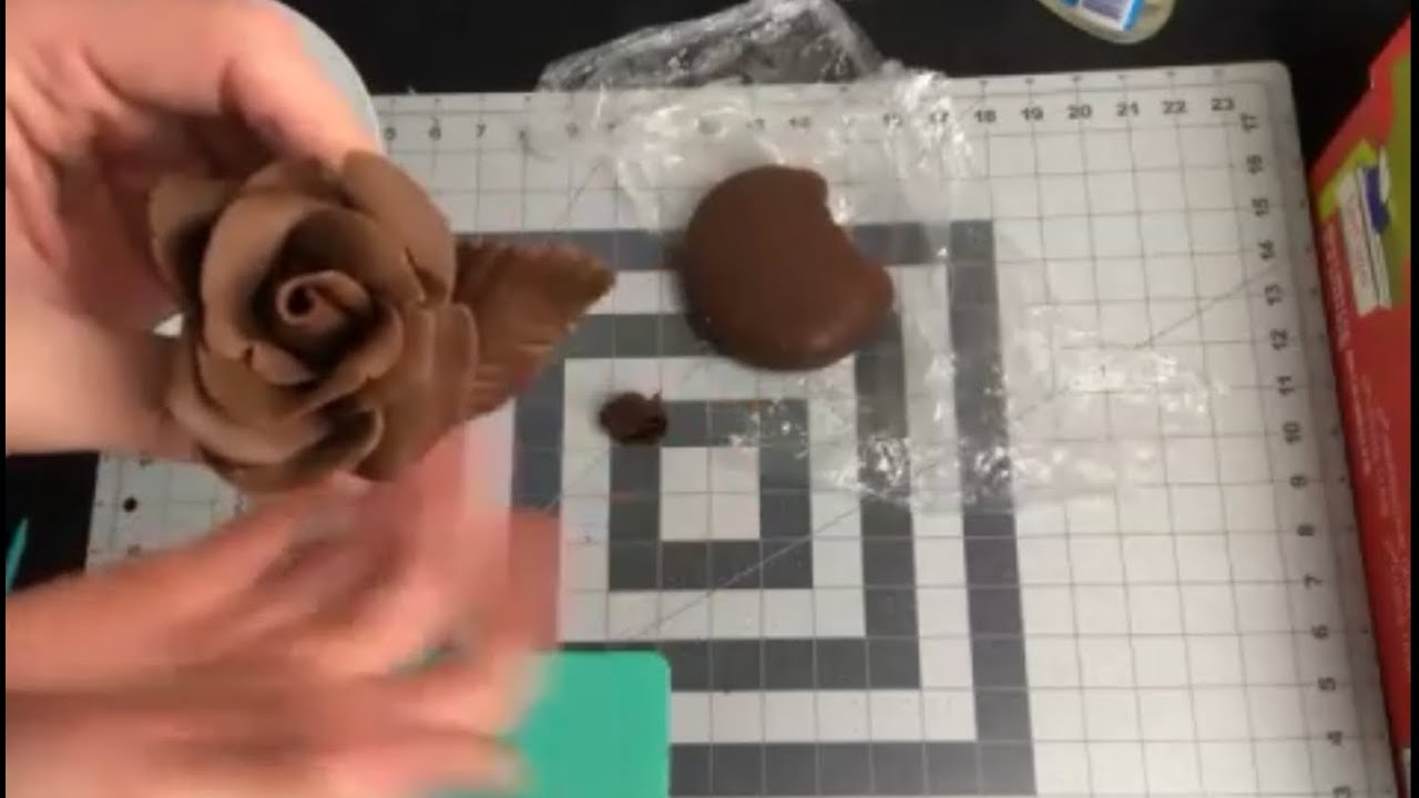 Caker 101 - Modelling Chocolate Roses