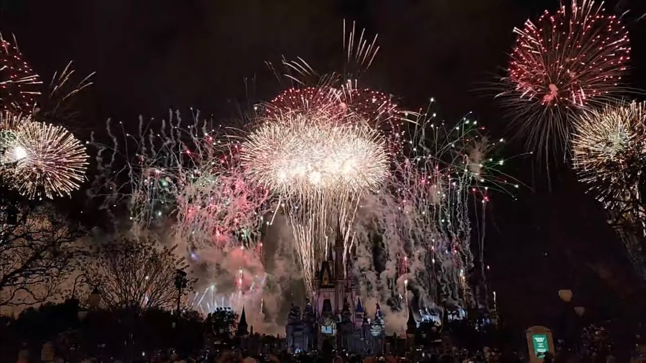 New Years Eve Fireworks at Magic Kingdom 2022-2023 - Walt Disney World