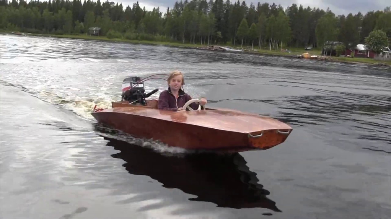 Flugan och vattenskidor