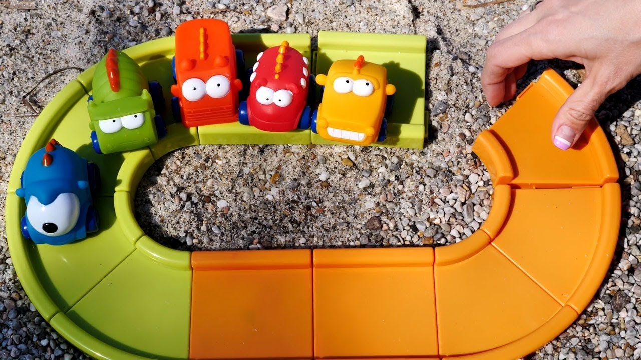 Andiamo al mare con Maria e le macchinine colorate - video divertenti per bambini