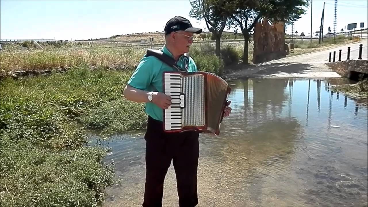 La Luna y el Toro -Acordeon