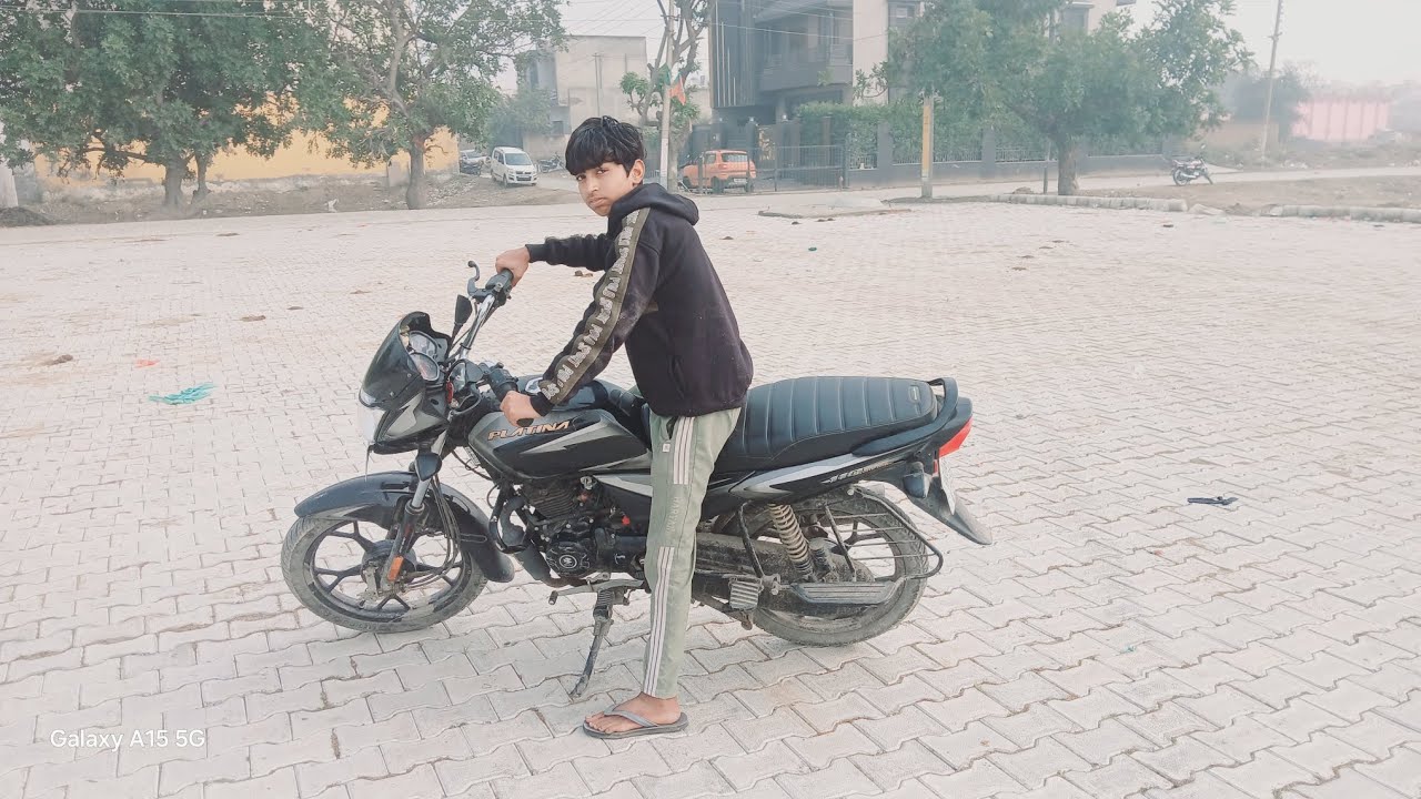 bhanje ko bike chalana sikhaiye. @Salman Vlogger  @poorboy3333 @Comedy vlog 077