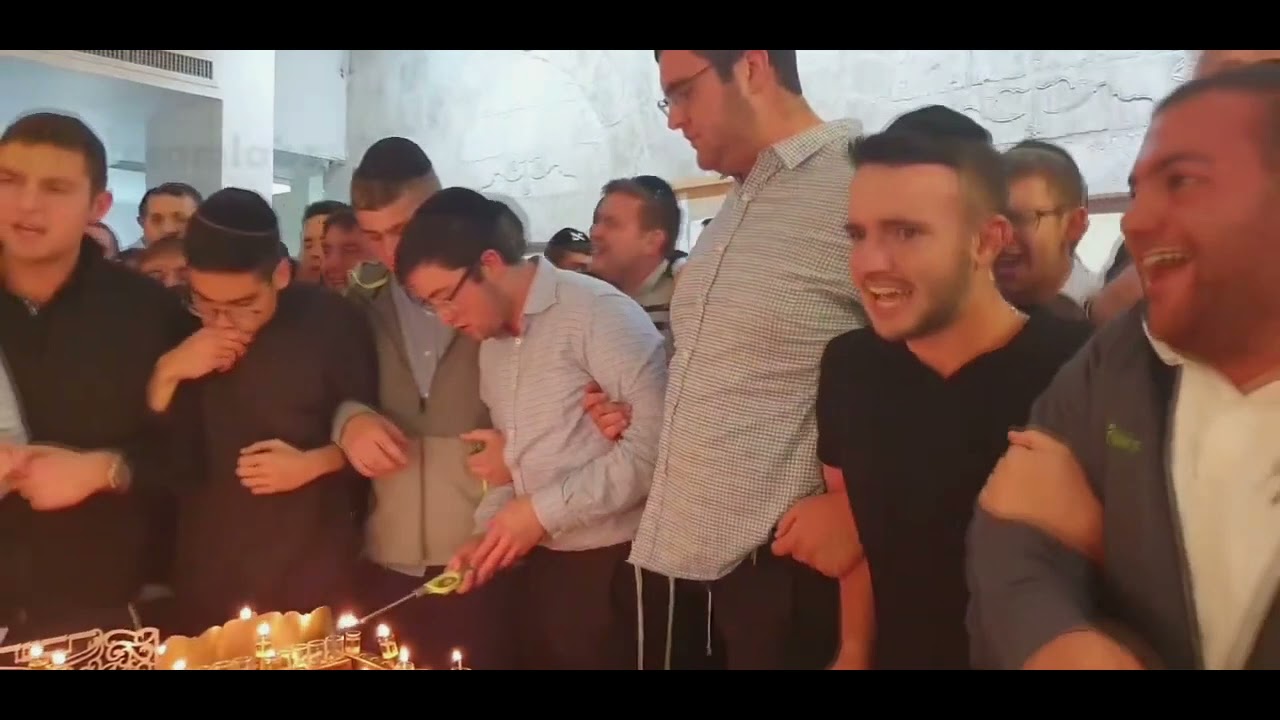 🕎 FIRST NIGHT OF CHANUKAH 5782 | Dancing in Yeshiva 🔥🔥🔥