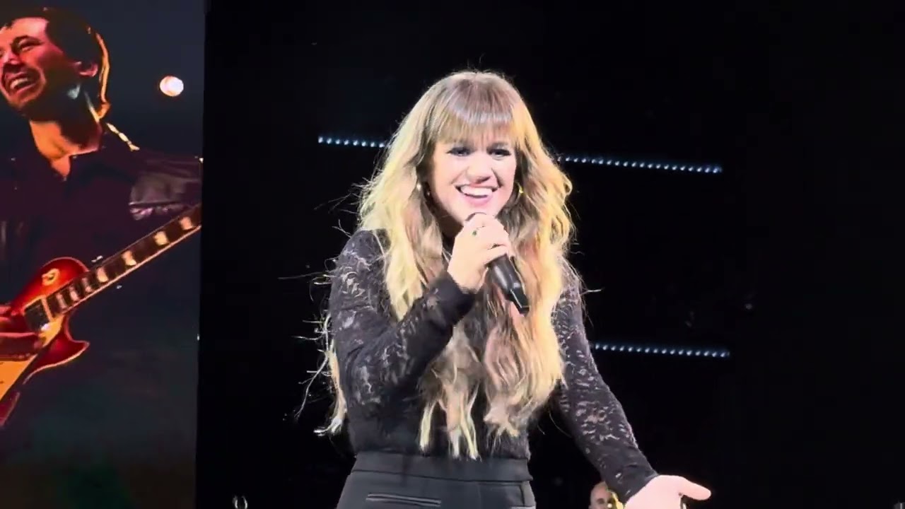 Kelly Clarkson performs Since U Been Gone in Atlantic City, NJ on 5/11/24.