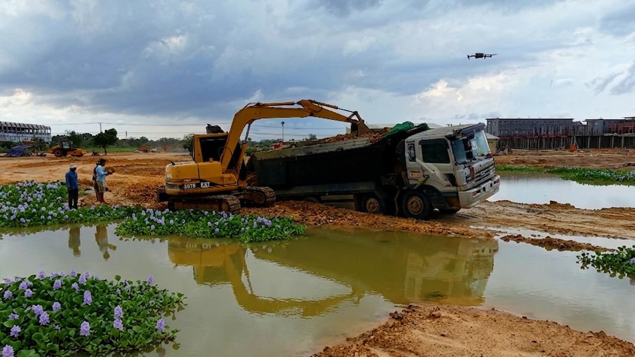 O.M.G! Emergency Rescue: Dump Truck Stuck Deep in the Mud!