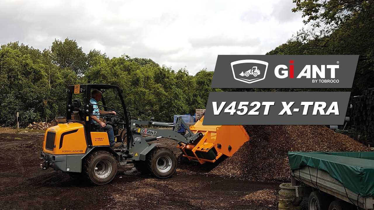 WHEEL LOADER AT WORK AT A NURSERY // GIANT V452T X-TRA