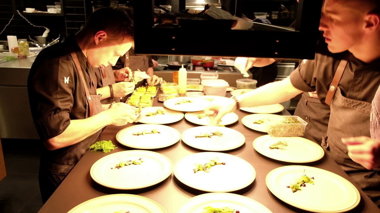 Busy service at Michelin star restaurant Meliefste