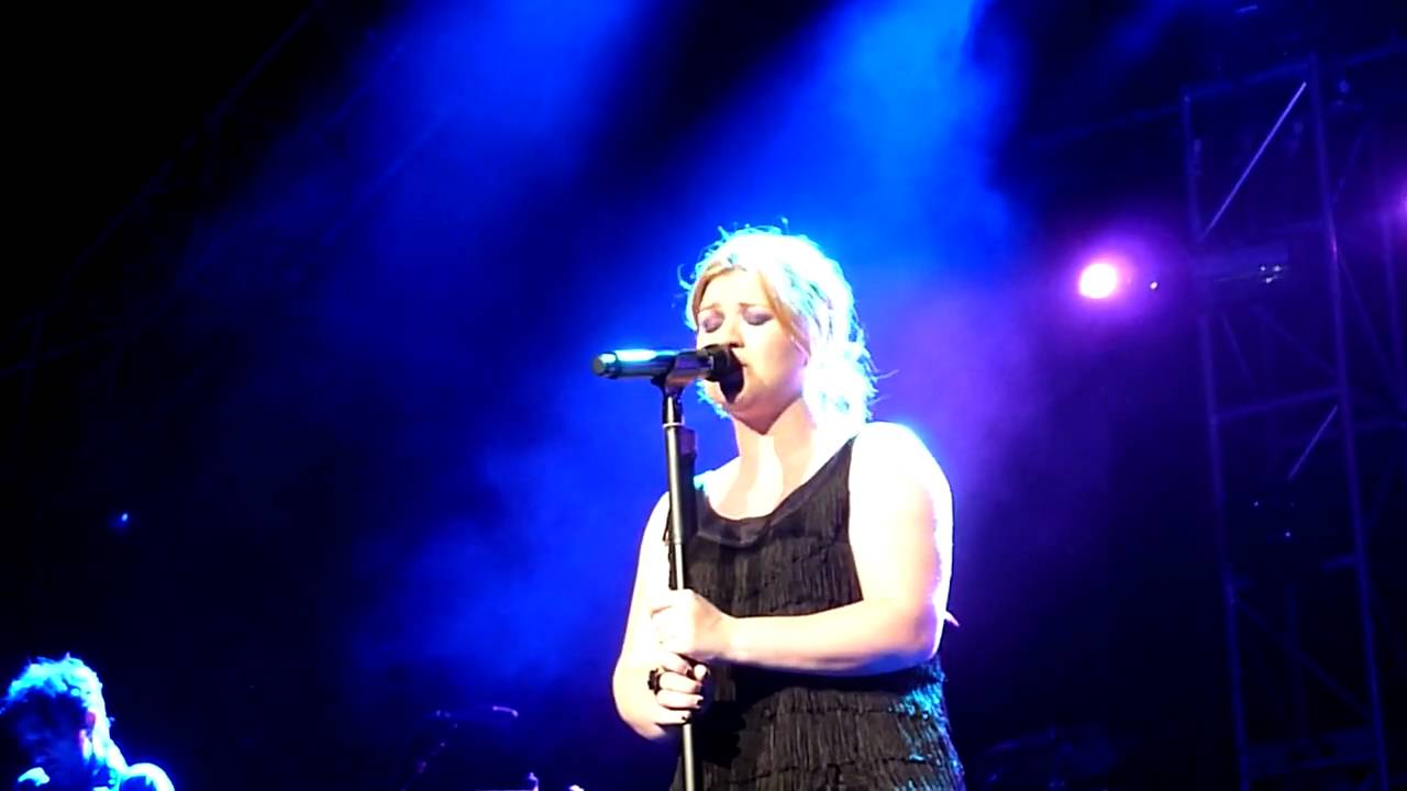 Tonight I Wanna Cry- Kelly Clarkson Melb 19-10-2010