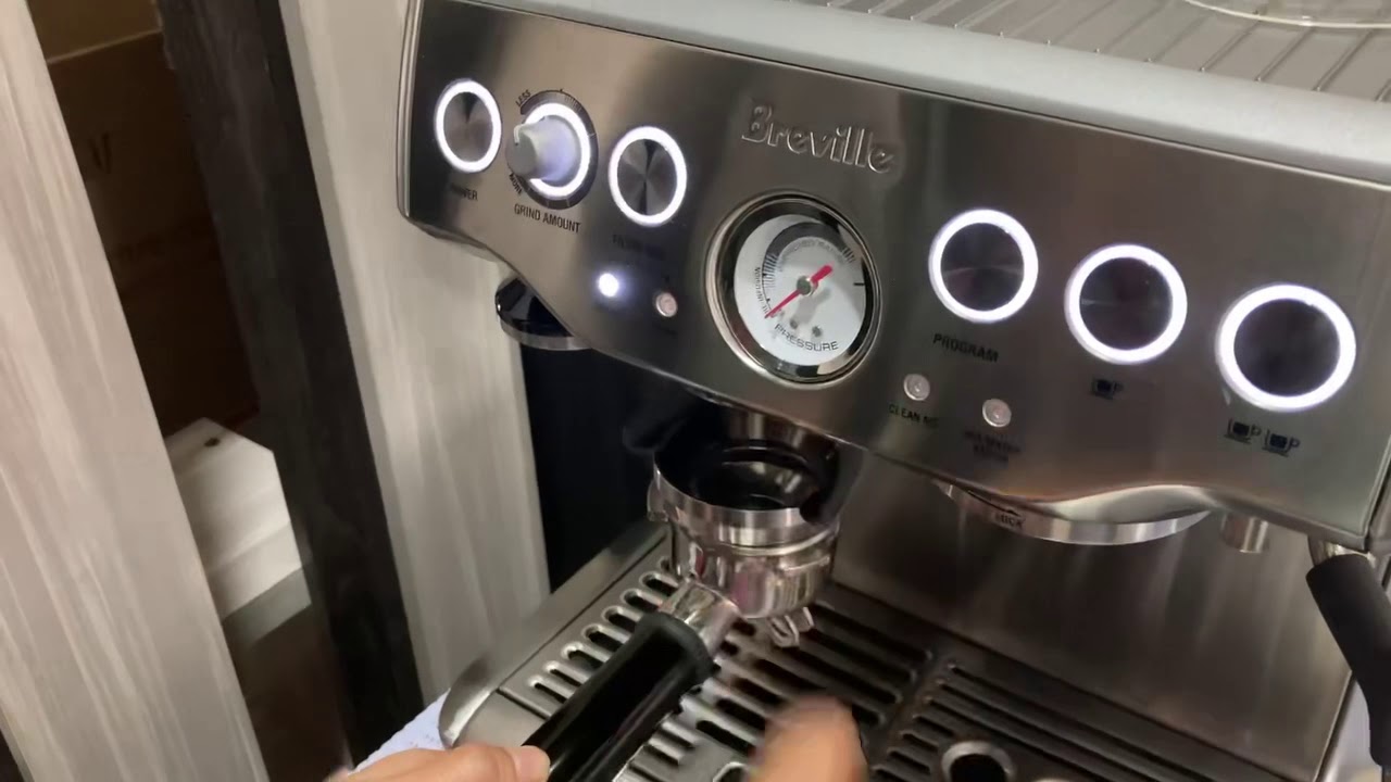 Buat Kopi Latte Menggunakan Mesin Kopi Breville Barista Express mode BES870