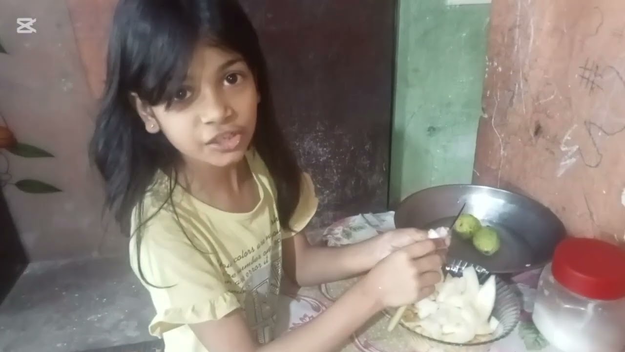 meny banaya pehli bar fruit chat😋🤩