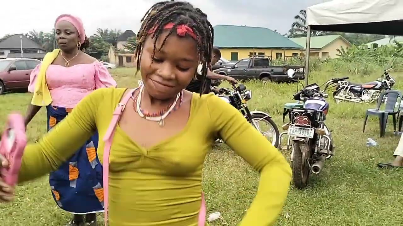 SIR CHRISTIAN OSAGWU STAGE PERFORMANCE IN UTE-OKPU (Samtex Video Productions)