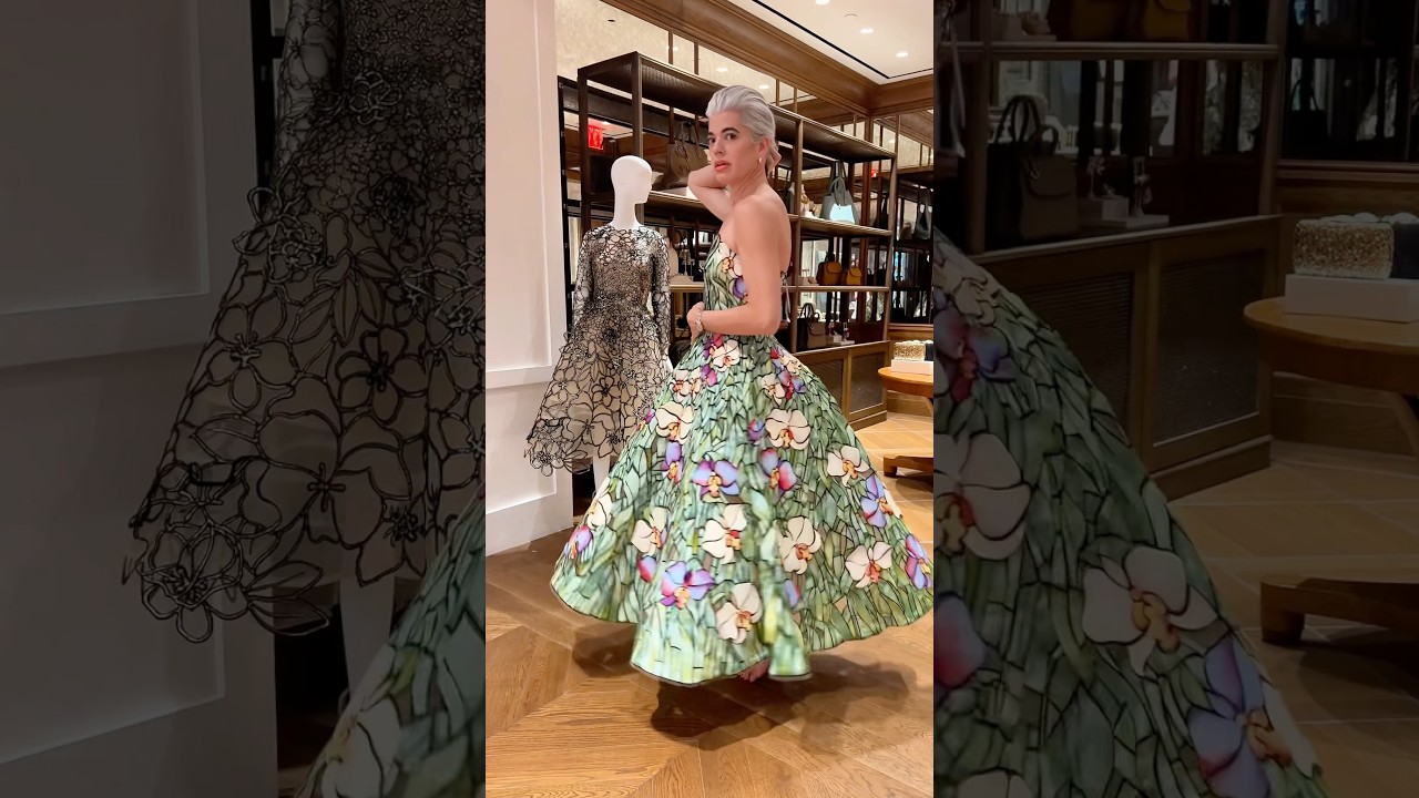 Oscar de la Renta 💚🩵💜💛🩷| Nikol Johnson 