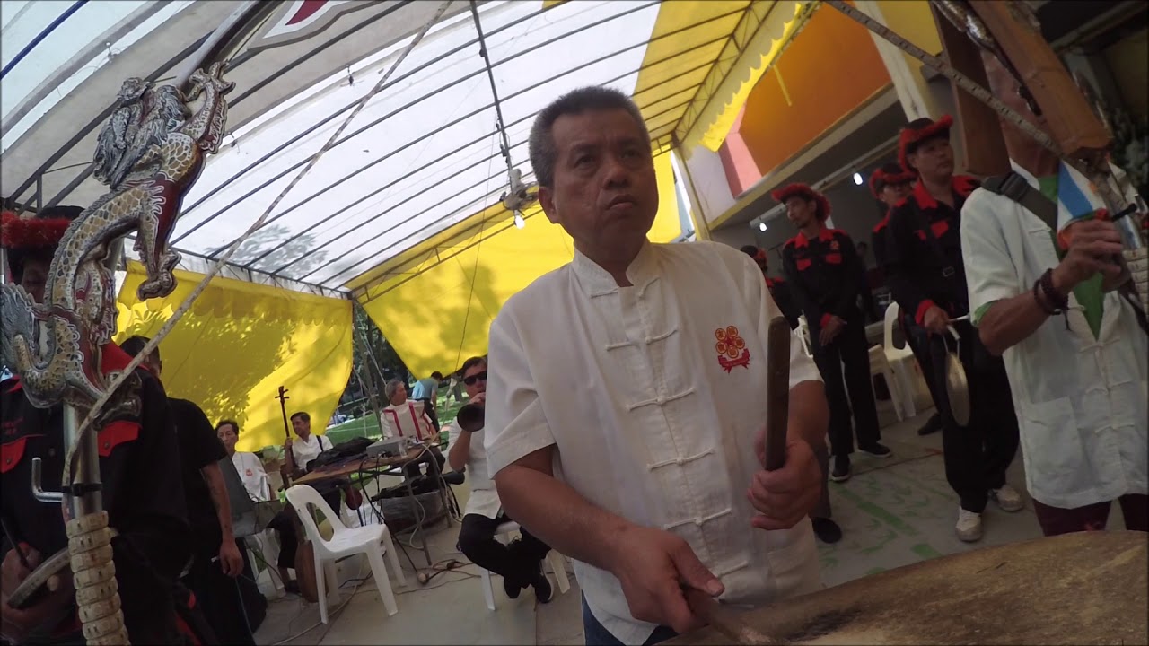 福建锣鼓 Drum Master Hao Dai Leong playing ban sian for Yew Ee Association.