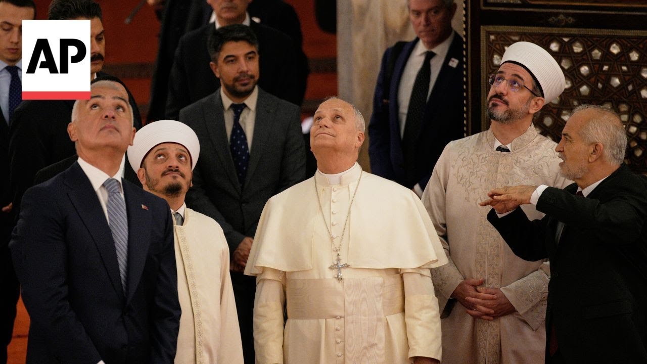 Pope Leo XIV visits Istanbul's Blue Mosque without praying during Turkey trip