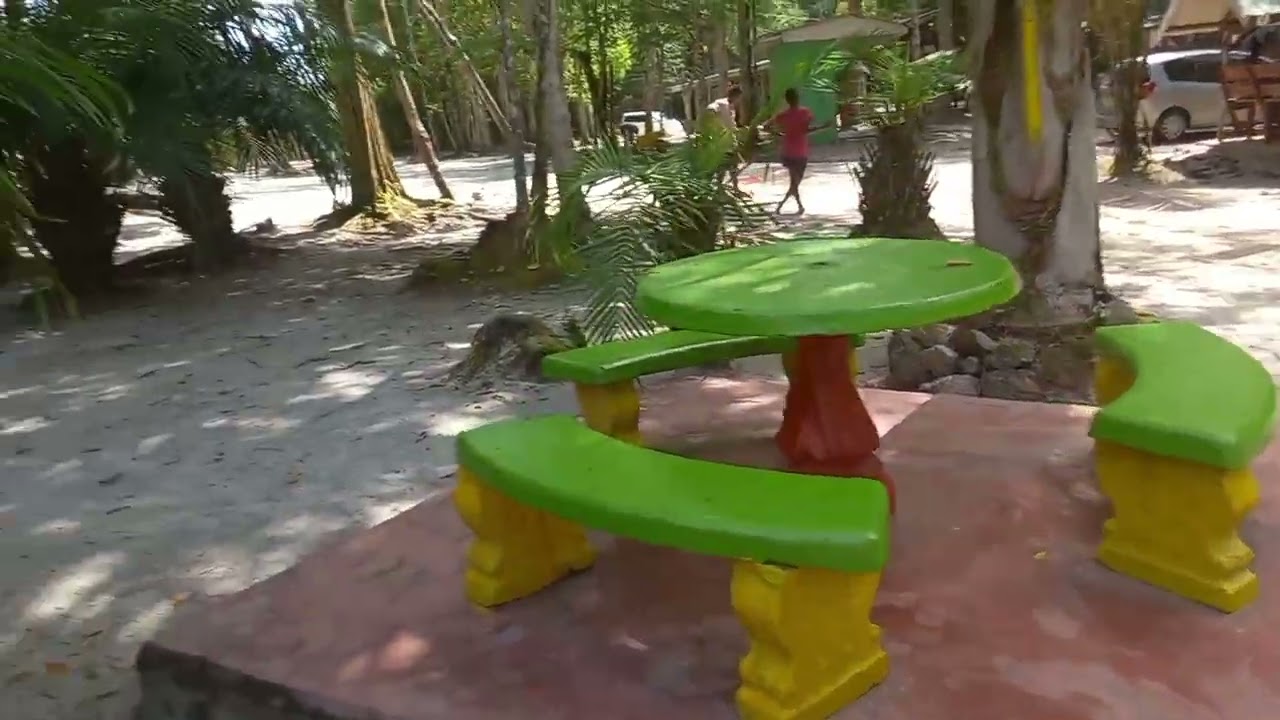 We left the city to visit the OWOS resort to take a dip in that nice cold black water of Powaka