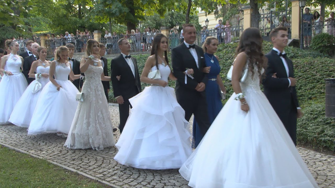 A 200. Anna-bálról röviden: báli forgatag elsőbálozókkal