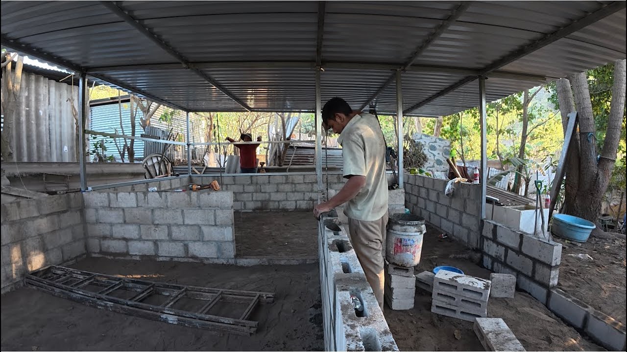 Día 6 de LA CONSTRUCCIÓN | Subiendo el techo y teminando la estructura metalica🏡