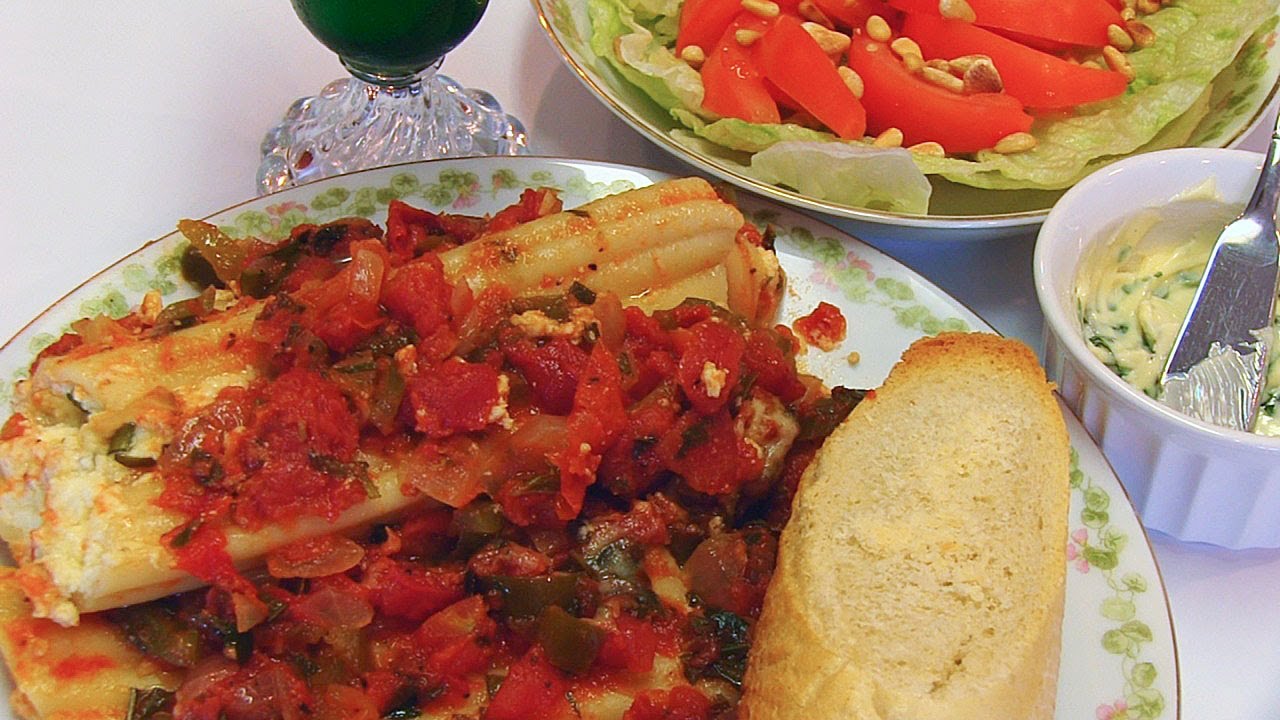 Маникотти с начинкой от Бетти и соусом маринара