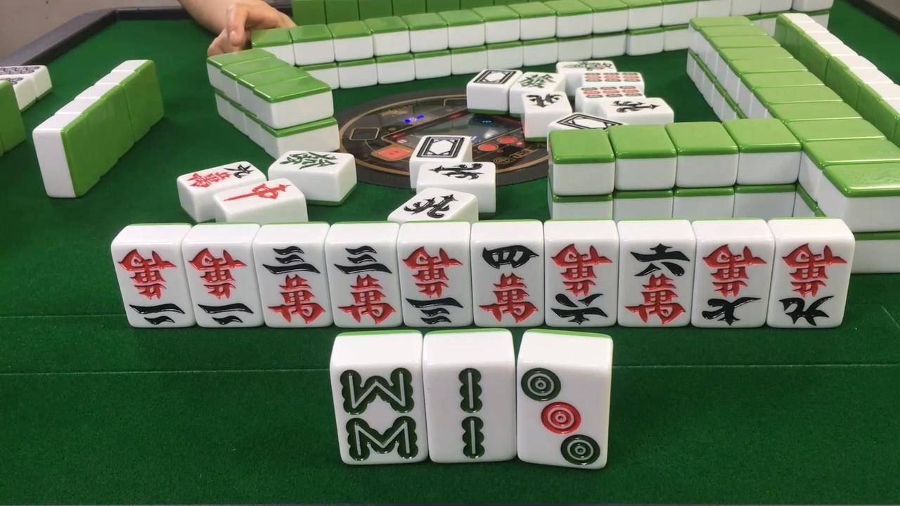 无论麻将的路上会遇到多少障碍，小姐姐都要竭尽所能地跑完这一程