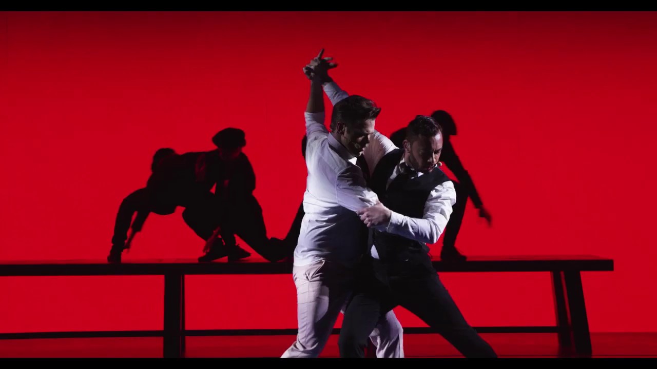 Silas Holst og Jakob Fauerby danser i Den Skaldede Frisør - The Musical