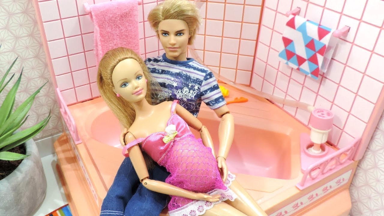 💕BARBIE & KEN MORNING ROUTINE💕BATHROOM DOLL HOUSE💕POUPÉE BARBIE💕ROUTINE DU MATIN💕SALLE DE BAIN
