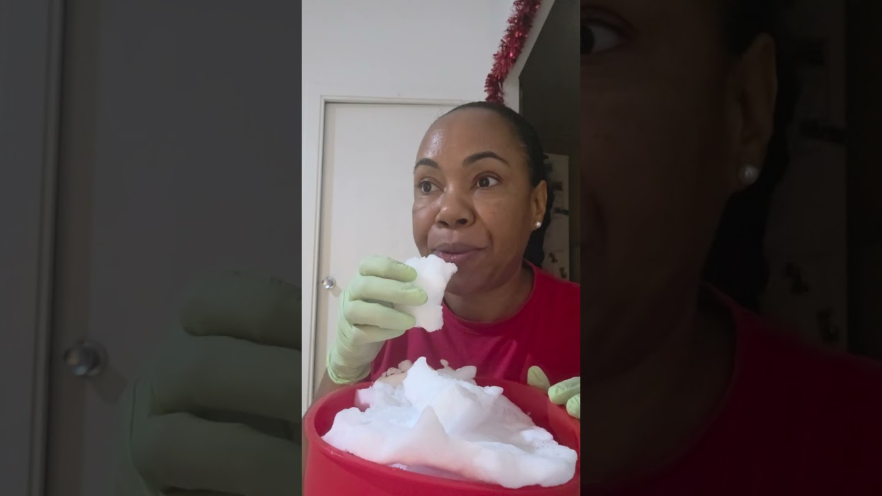 eating ice cubes/asmr/video ❄️🧊