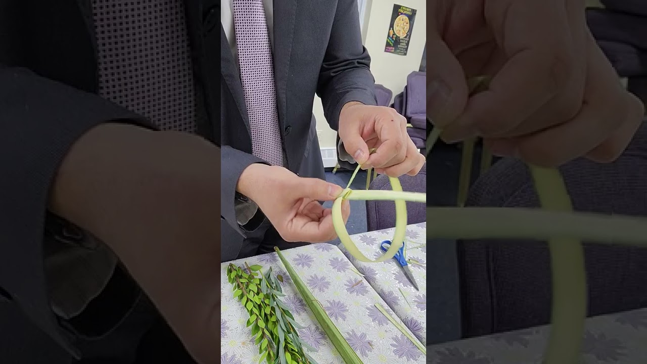 How to bundle the lulav with the rings In the Sephardic way?