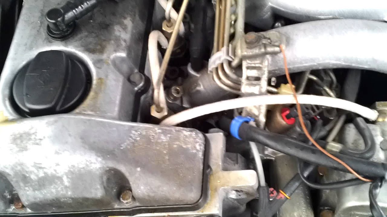 Mercedes Benz 200D W124 ´89 Cold Start in Winter/ Beautiful Diesel Sound