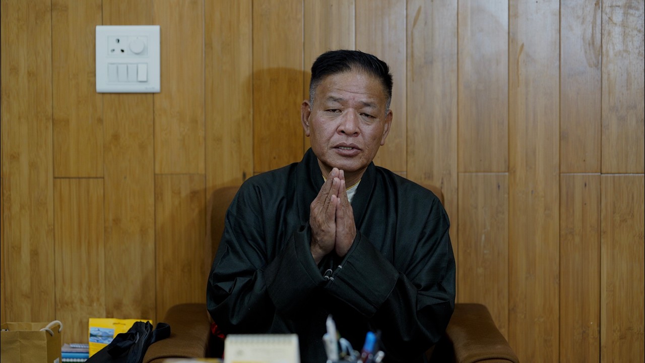 ༄༅། །དཔལ་ལྡན་སྲིད་སྐྱོང་མཆོག་གིས་མང་ཚོགས་ནས་ཚད་མཐོའི་རྒྱབ་སྐྱོར་ལ་དགའ་བསུ་གནང་བ།